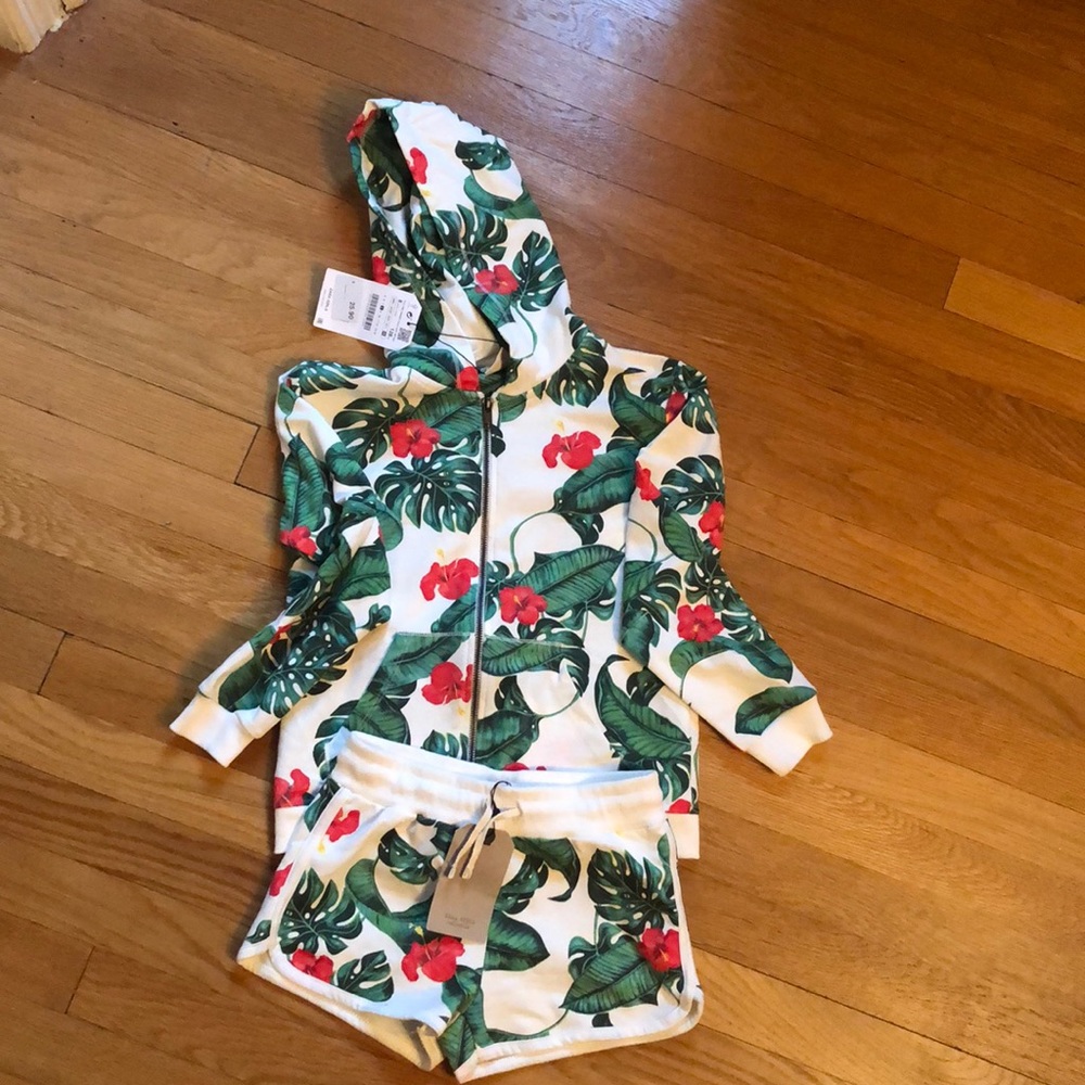 Girls sweatshirt and shorts